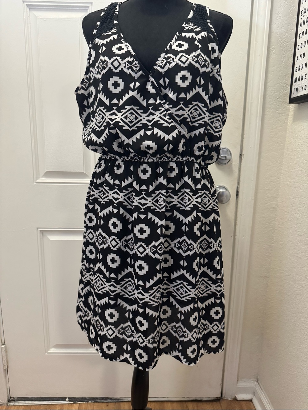 Xhilaration Black & White Aztec Sleeveless Wrap Dress 0412